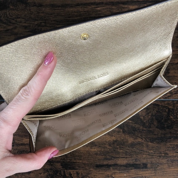 ‼️SOLD‼️ Michael Kors - Gold Jet Set Travel Wallet - Picture 3 of 4